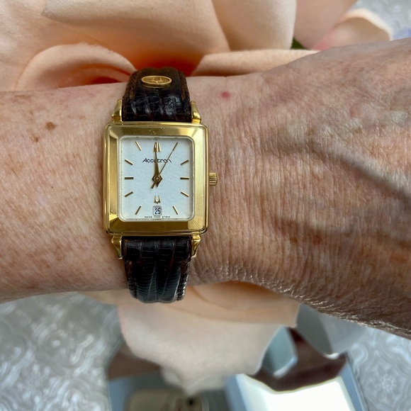 Vintage 1991 Accutron Swiss Made Gold Plated Tank Style Ladies Dress Watch - Picture 8 of 16